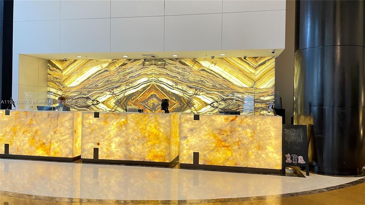 En Venta: $800,000 (3 camas, 3 baños, 551 Pies cuadrados)