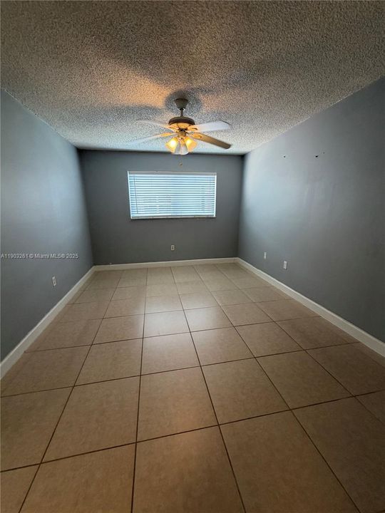 Active With Contract: $228,000 (2 beds, 2 baths, 930 Square Feet)