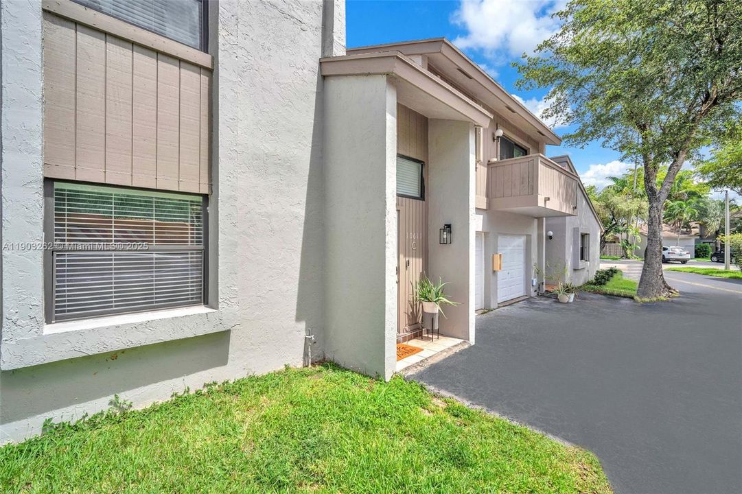 Recently Rented: $3,000 (2 beds, 1 baths, 1100 Square Feet)