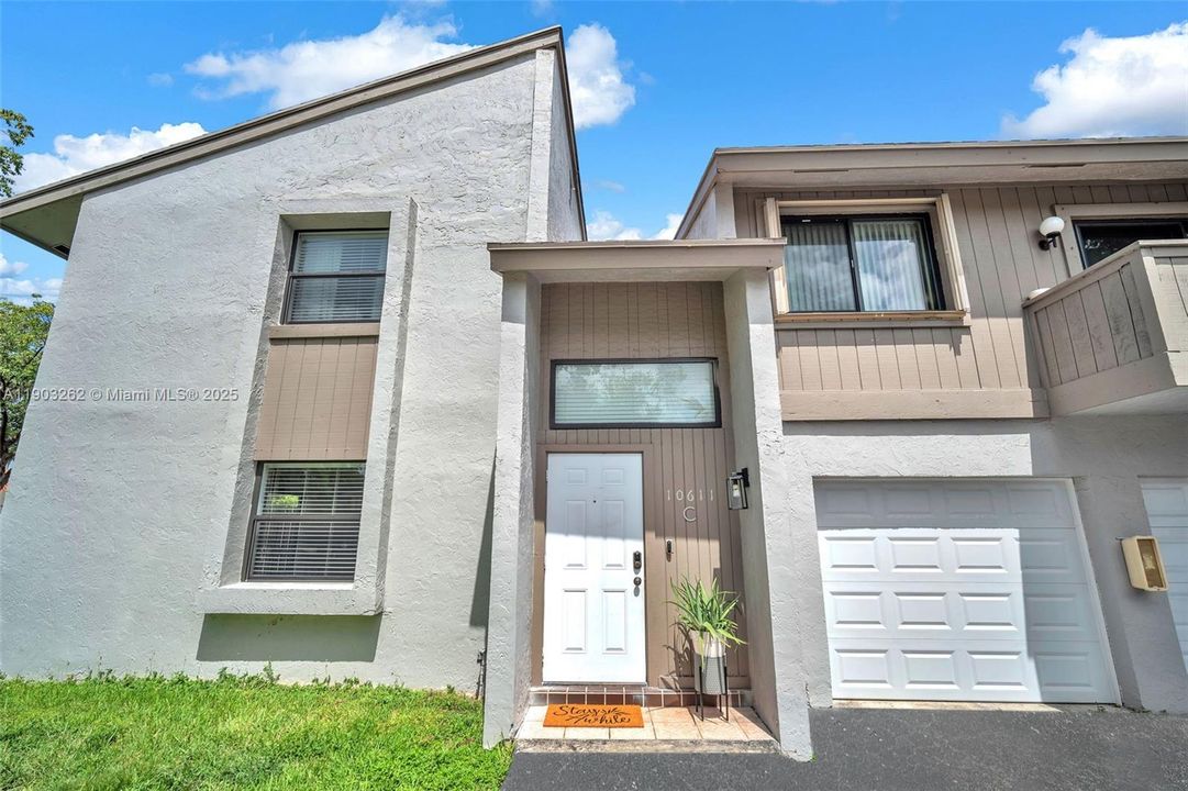 Recently Rented: $3,000 (2 beds, 1 baths, 1100 Square Feet)