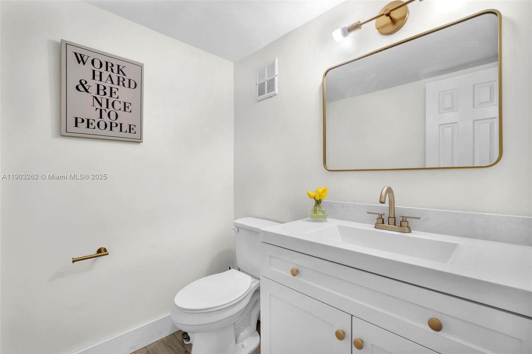 Recently Rented: $3,000 (2 beds, 1 baths, 1100 Square Feet)