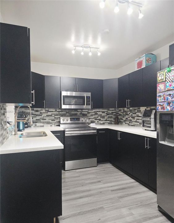 Active With Contract: $650,000 (5 beds, 3 baths, 2001 Square Feet)