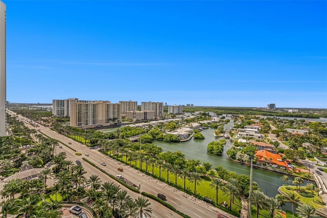 合同活跃: $4,500 (2 贝兹, 2 浴室, 1342 平方英尺)