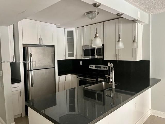 For Sale: $190,000 (2 beds, 2 baths, 1175 Square Feet)