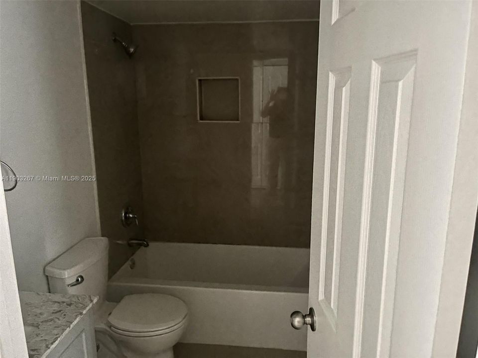 For Sale: $190,000 (2 beds, 2 baths, 1175 Square Feet)