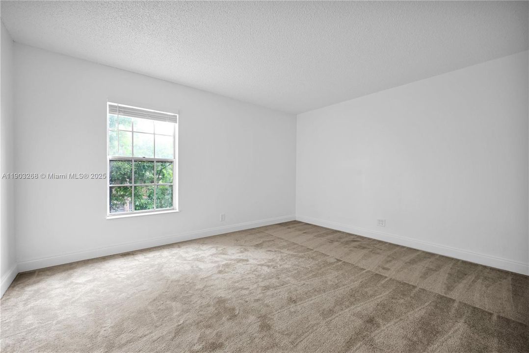 Active With Contract: $1,605 (1 beds, 1 baths, 685 Square Feet)