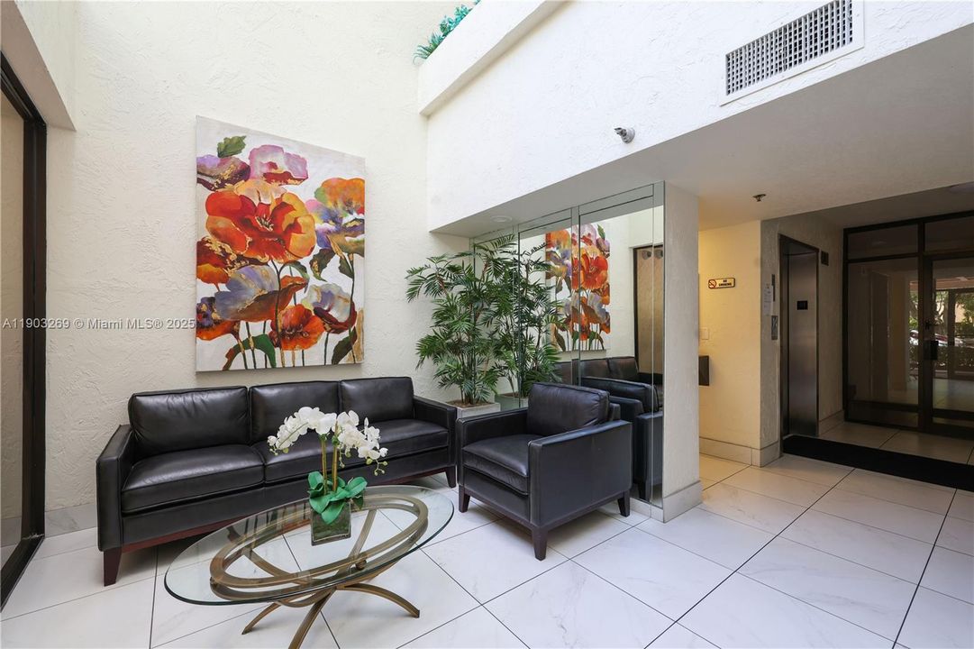 Active With Contract: $2,500 (2 beds, 2 baths, 1207 Square Feet)
