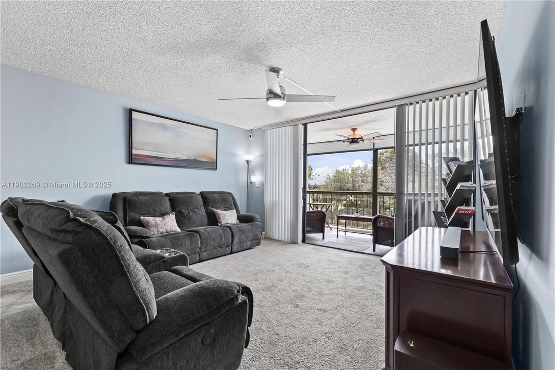 Active With Contract: $2,500 (2 beds, 2 baths, 1207 Square Feet)