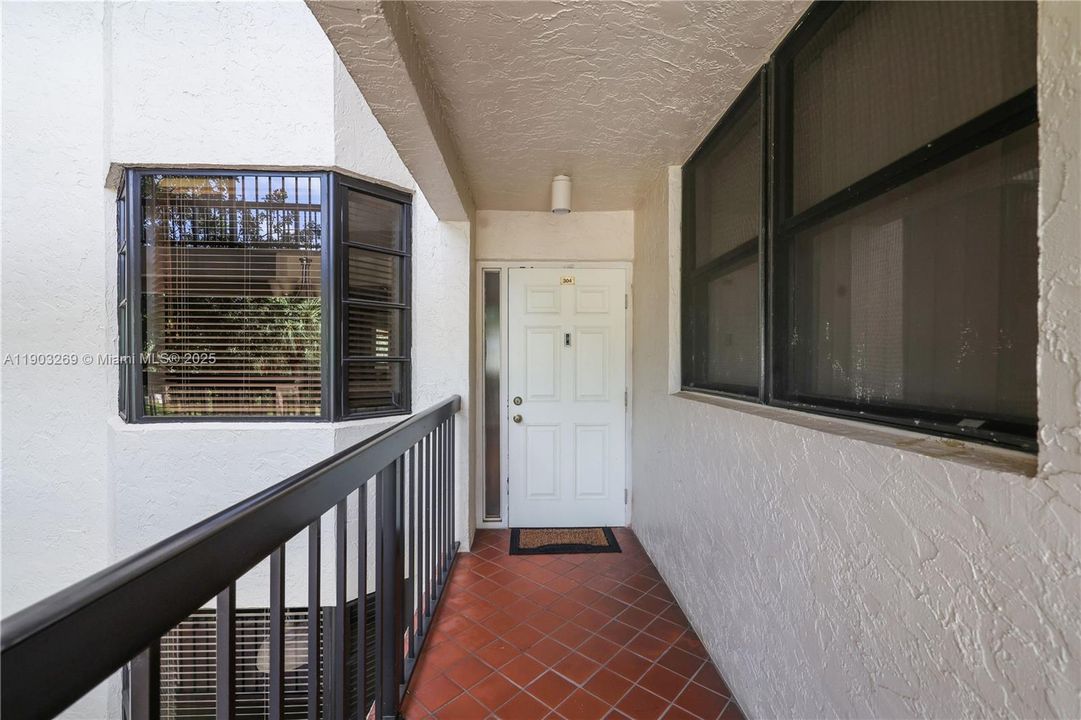 Active With Contract: $2,500 (2 beds, 2 baths, 1207 Square Feet)