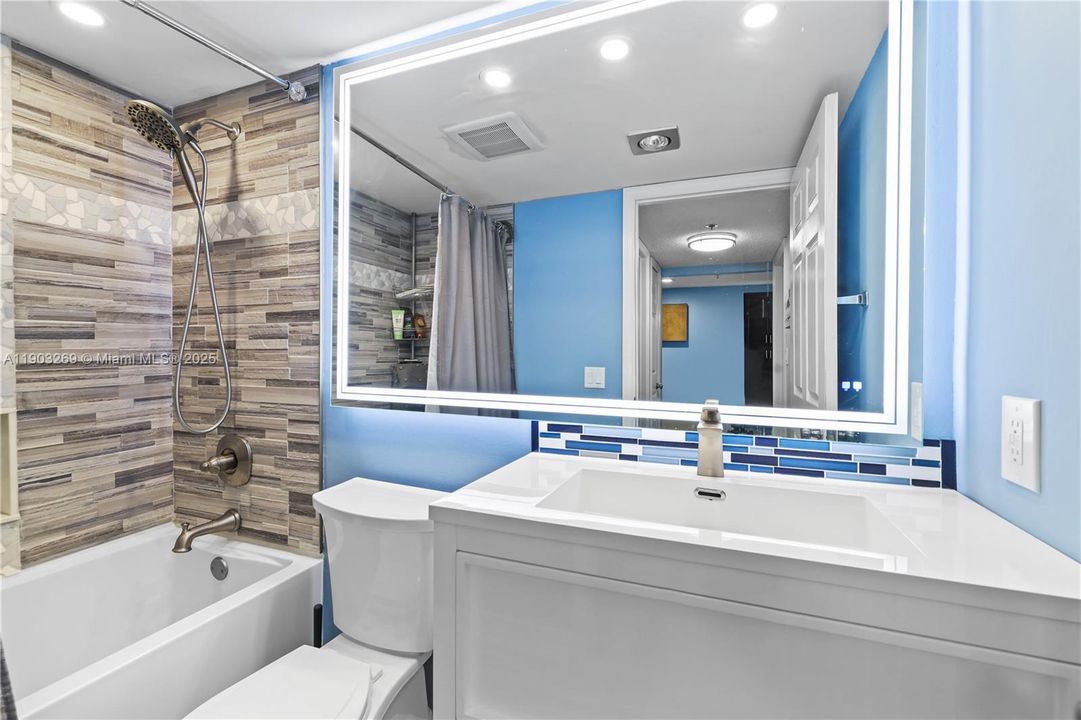 Active With Contract: $2,500 (2 beds, 2 baths, 1207 Square Feet)