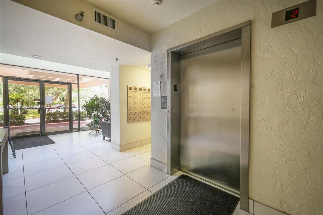 Active With Contract: $2,500 (2 beds, 2 baths, 1207 Square Feet)
