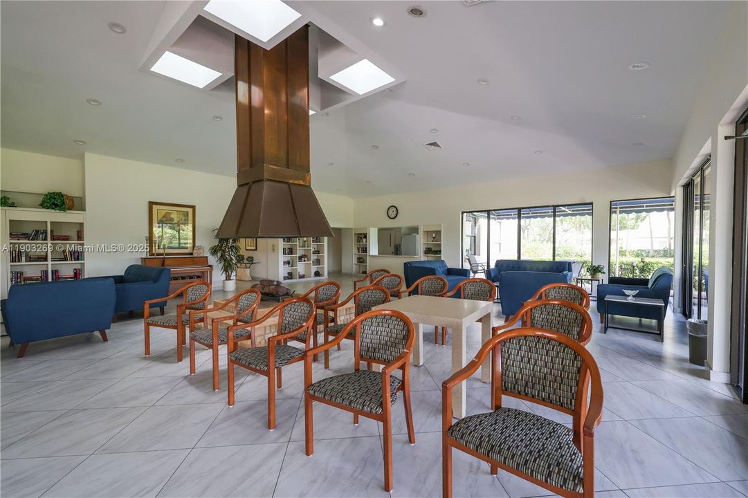 Active With Contract: $2,500 (2 beds, 2 baths, 1207 Square Feet)