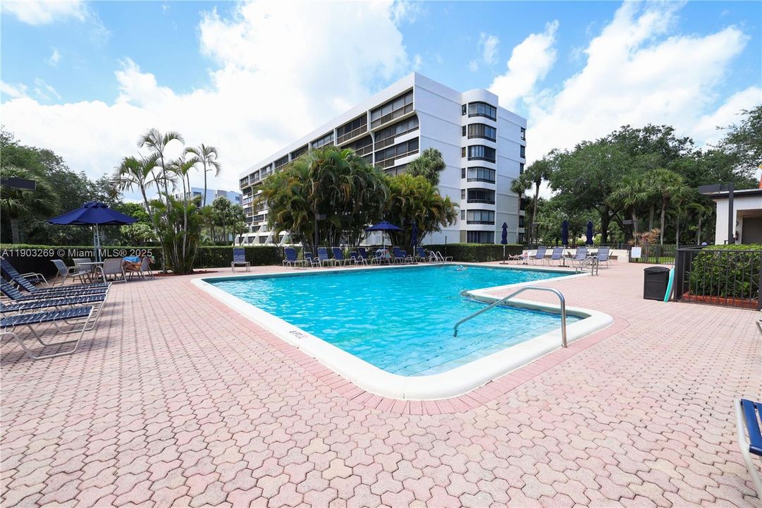 Active With Contract: $2,500 (2 beds, 2 baths, 1207 Square Feet)