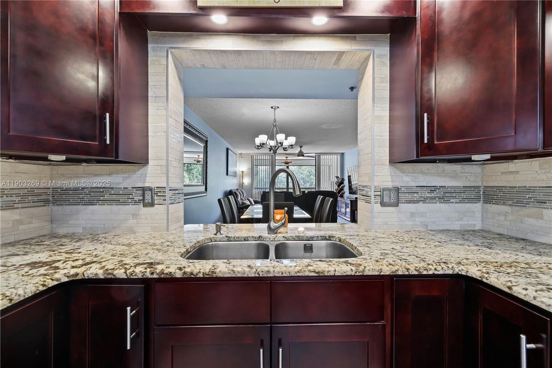 Active With Contract: $2,500 (2 beds, 2 baths, 1207 Square Feet)