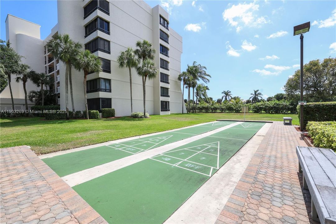 Active With Contract: $2,500 (2 beds, 2 baths, 1207 Square Feet)