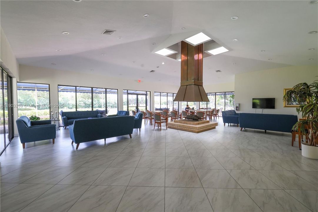 Active With Contract: $2,500 (2 beds, 2 baths, 1207 Square Feet)