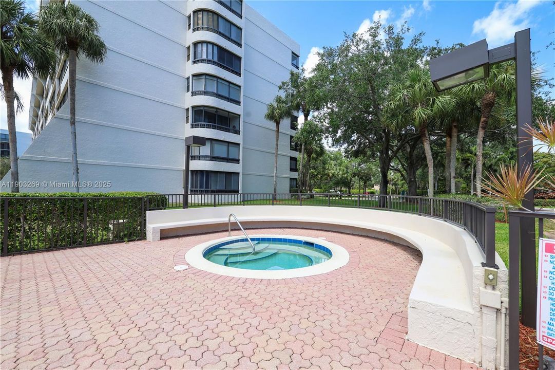 Active With Contract: $2,500 (2 beds, 2 baths, 1207 Square Feet)