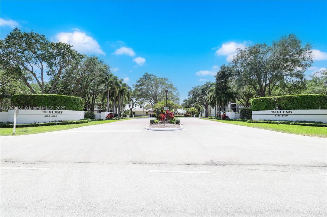 Active With Contract: $2,500 (2 beds, 2 baths, 1207 Square Feet)