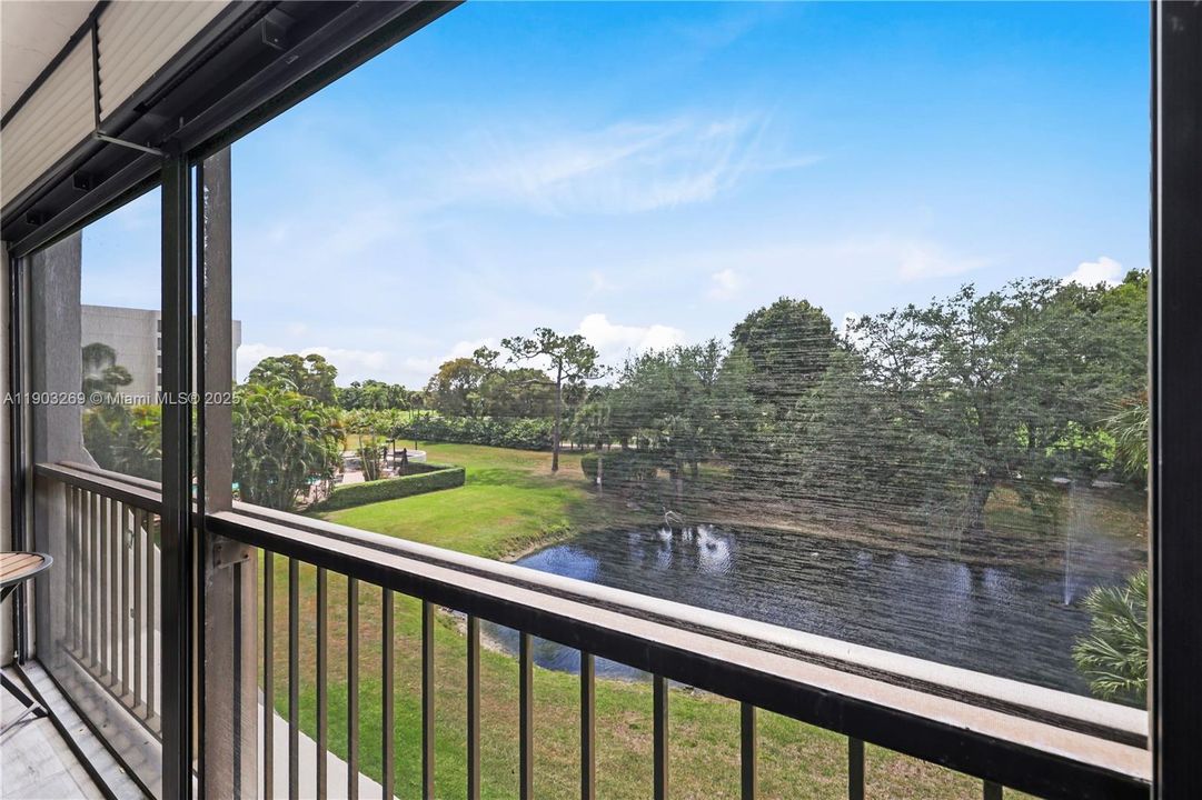 Active With Contract: $2,500 (2 beds, 2 baths, 1207 Square Feet)