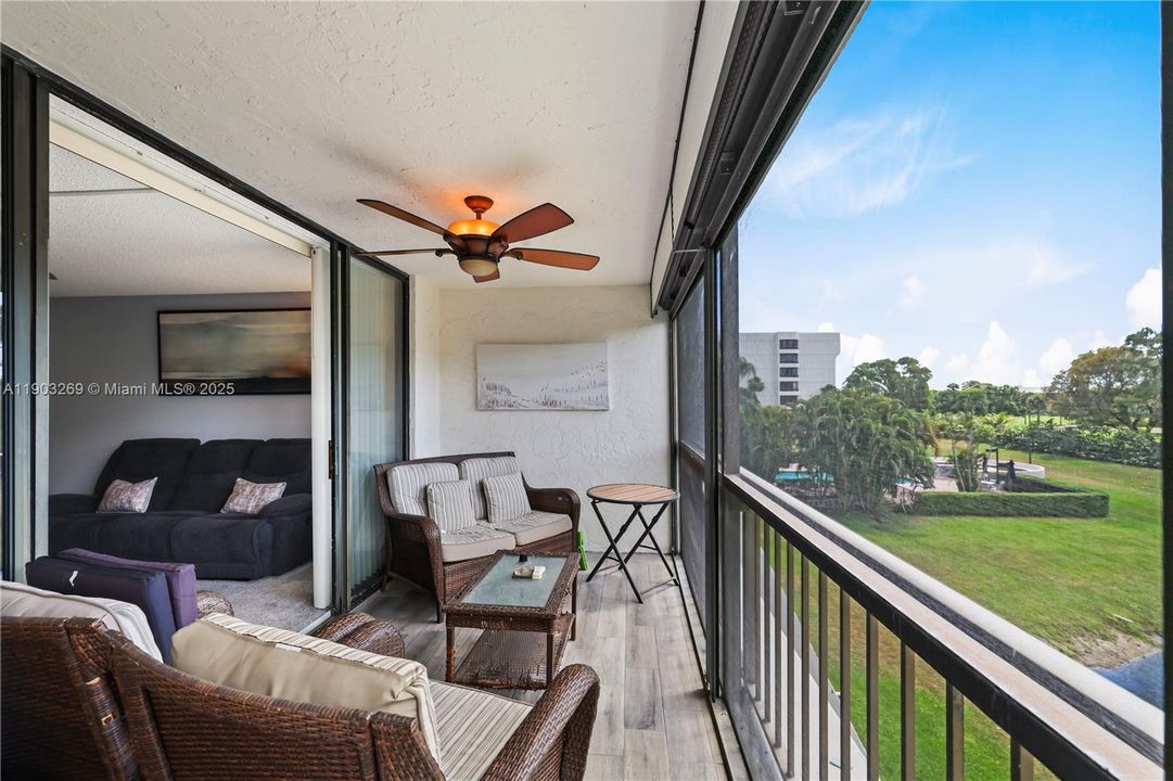 Active With Contract: $2,500 (2 beds, 2 baths, 1207 Square Feet)