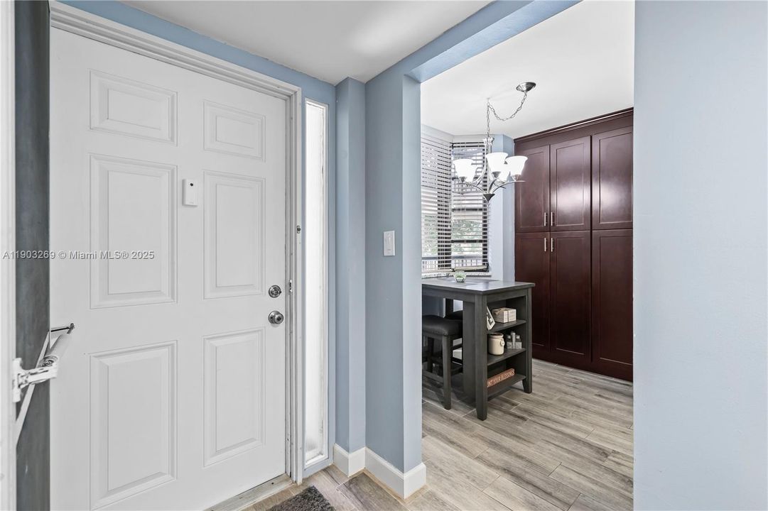 Active With Contract: $2,500 (2 beds, 2 baths, 1207 Square Feet)