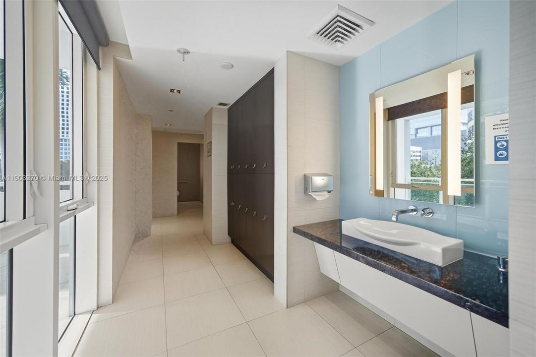 Recently Rented: $5,500 (2 beds, 2 baths, 1120 Square Feet)