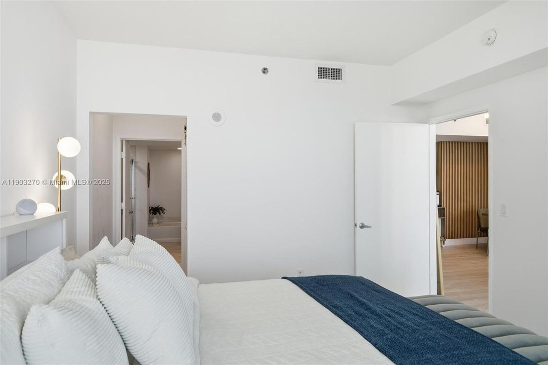 Recently Rented: $5,500 (2 beds, 2 baths, 1120 Square Feet)