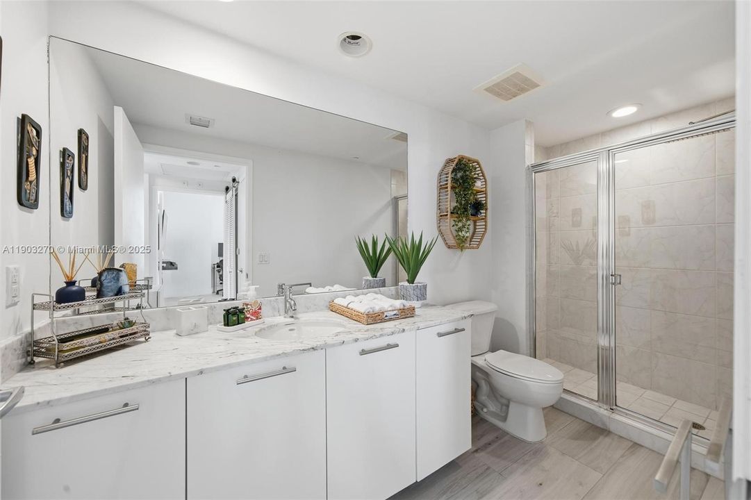 Recently Rented: $5,500 (2 beds, 2 baths, 1120 Square Feet)