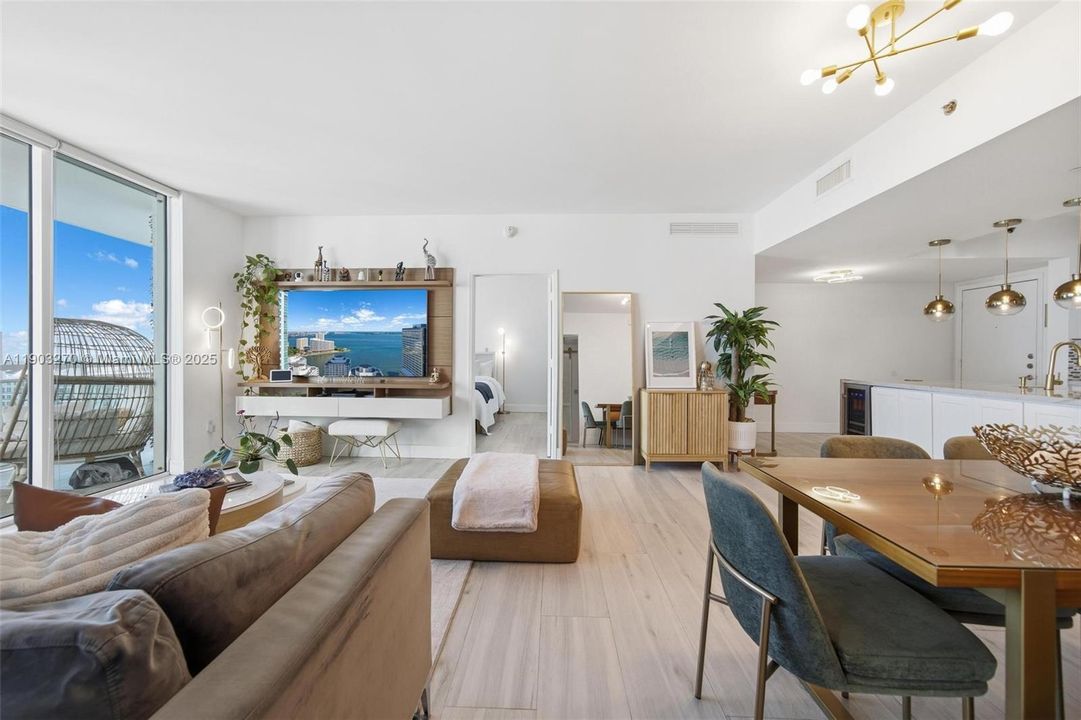 Recently Rented: $5,500 (2 beds, 2 baths, 1120 Square Feet)