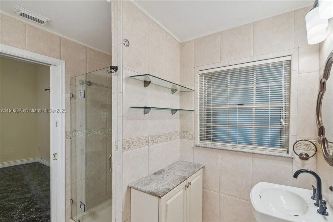 For Sale: $580,000 (4 beds, 2 baths, 1510 Square Feet)