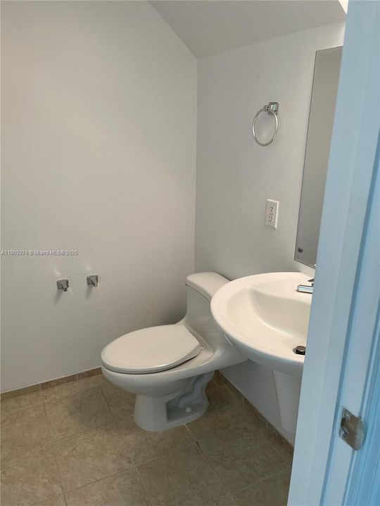 For Rent: $2,850 (1 beds, 1 baths, 638 Square Feet)