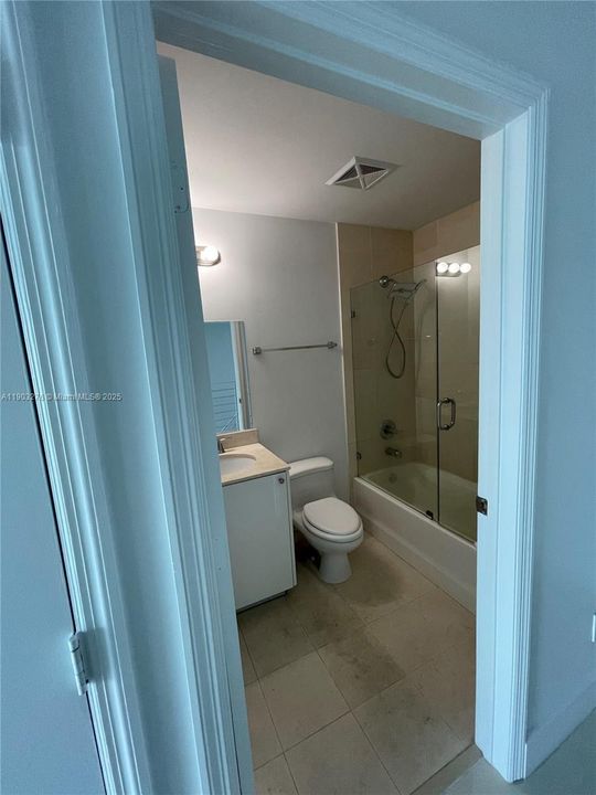 For Rent: $2,850 (1 beds, 1 baths, 638 Square Feet)