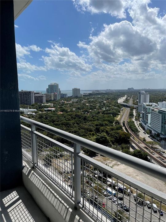 For Rent: $2,850 (1 beds, 1 baths, 638 Square Feet)