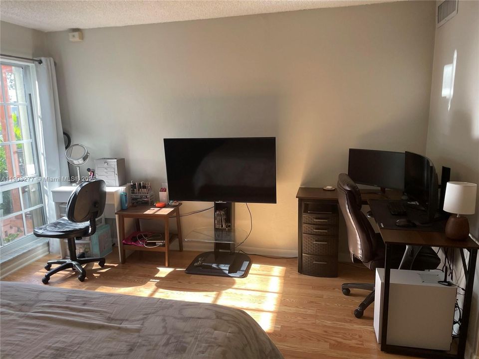 Activo con contrato: $1,900 (1 camas, 1 baños, 672 Pies cuadrados)