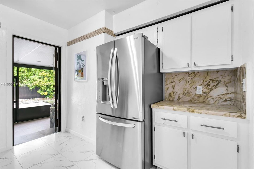 For Sale: $650,000 (3 beds, 2 baths, 960 Square Feet)