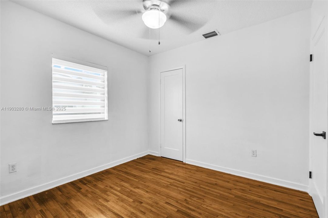 For Sale: $650,000 (3 beds, 2 baths, 960 Square Feet)