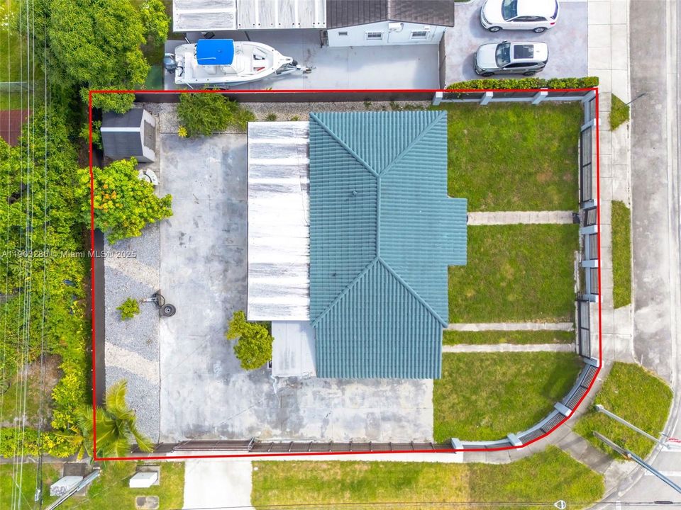 For Sale: $650,000 (3 beds, 2 baths, 960 Square Feet)