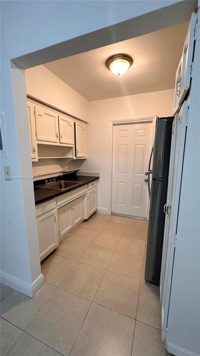 出租: $1,800 (1 贝兹, 1 浴室, 0 平方英尺)