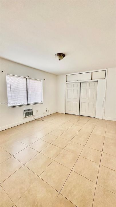 出租: $1,800 (1 贝兹, 1 浴室, 0 平方英尺)