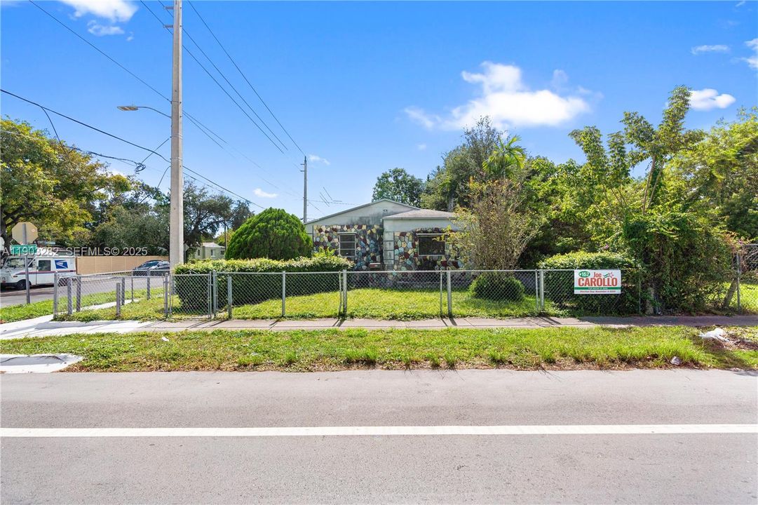 For Sale: $685,000 (2 beds, 1 baths, 1098 Square Feet)