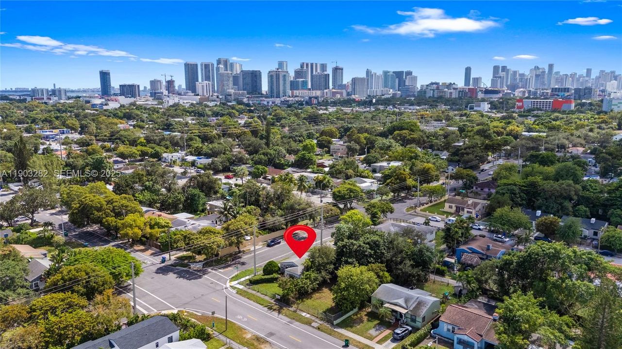 For Sale: $685,000 (2 beds, 1 baths, 1098 Square Feet)