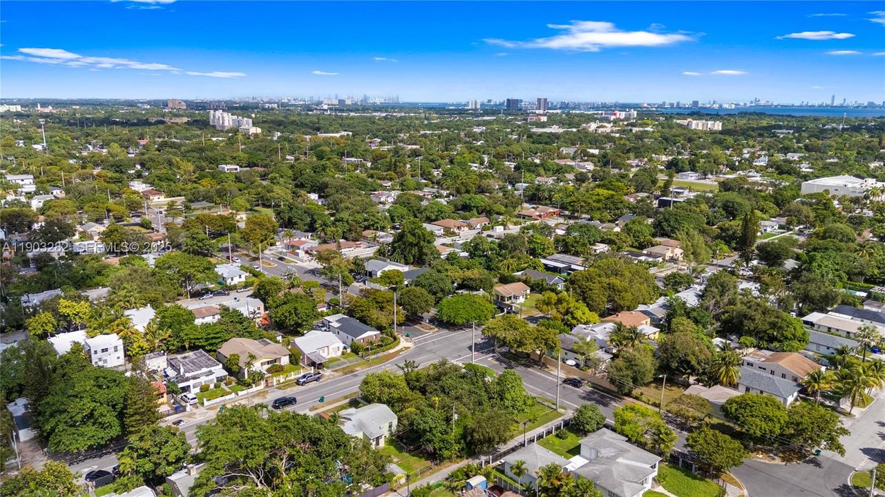 For Sale: $685,000 (2 beds, 1 baths, 1098 Square Feet)