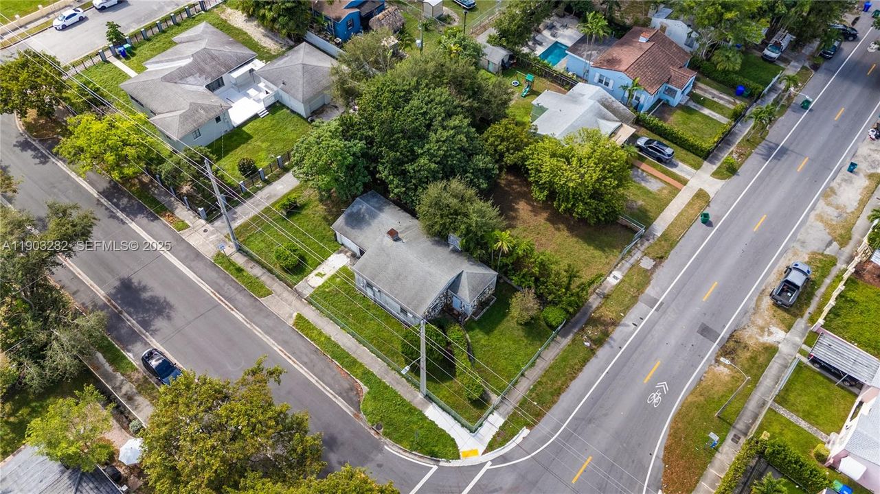 For Sale: $685,000 (2 beds, 1 baths, 1098 Square Feet)