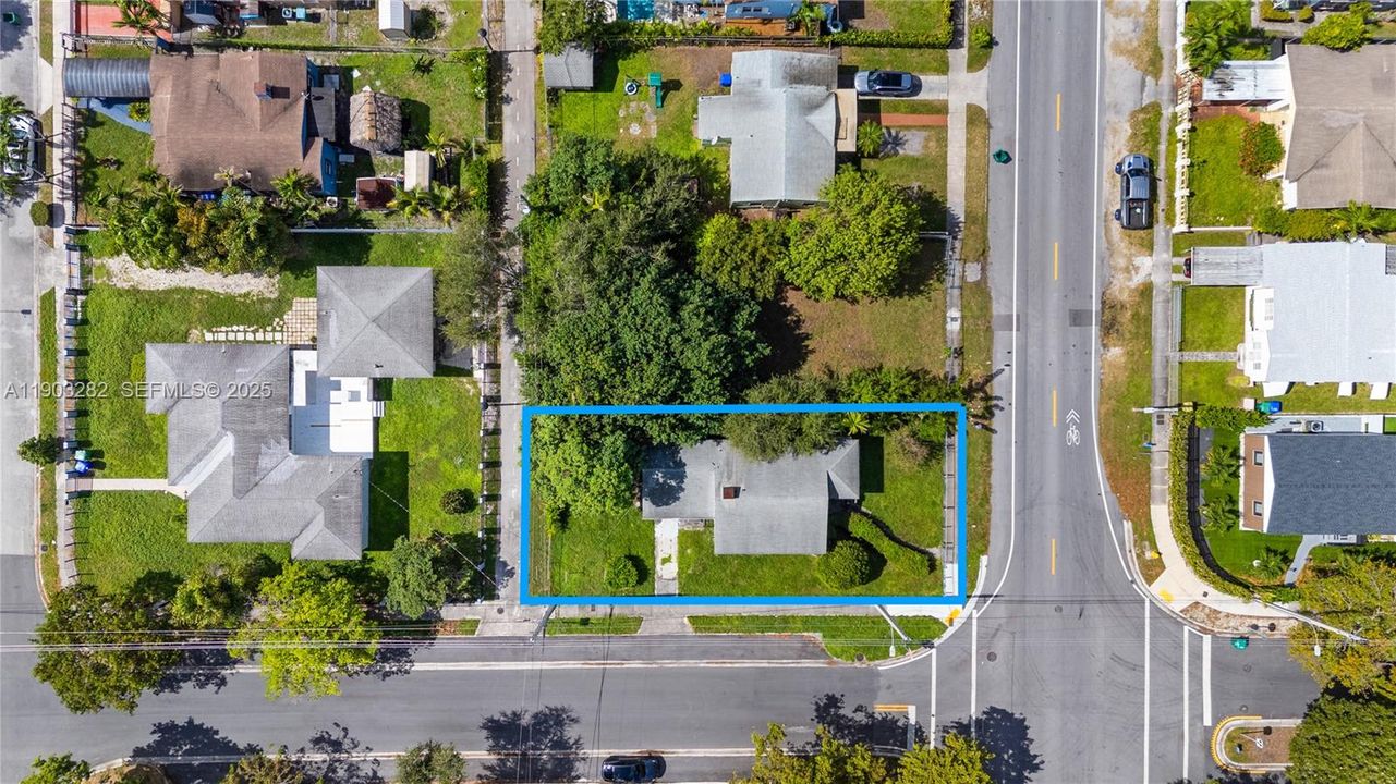 For Sale: $685,000 (2 beds, 1 baths, 1098 Square Feet)