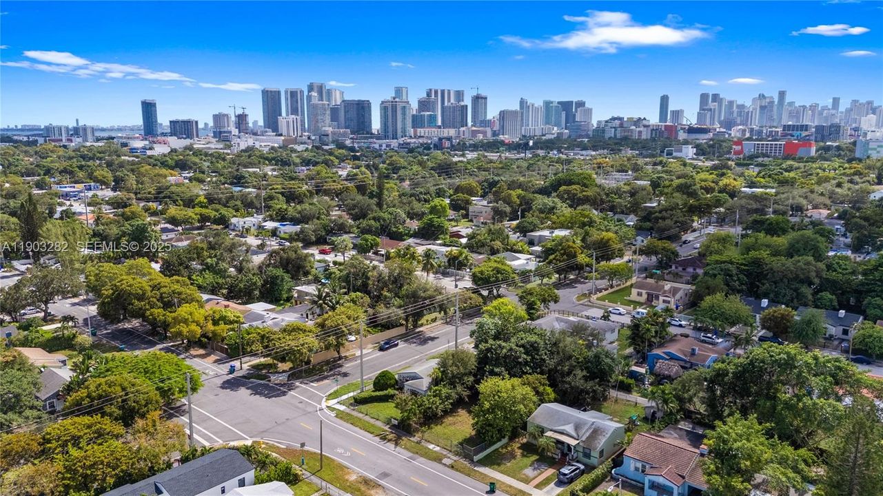 For Sale: $685,000 (2 beds, 1 baths, 1098 Square Feet)