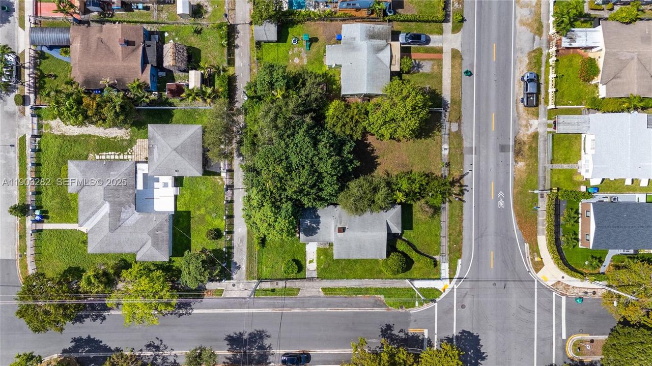 For Sale: $685,000 (2 beds, 1 baths, 1098 Square Feet)