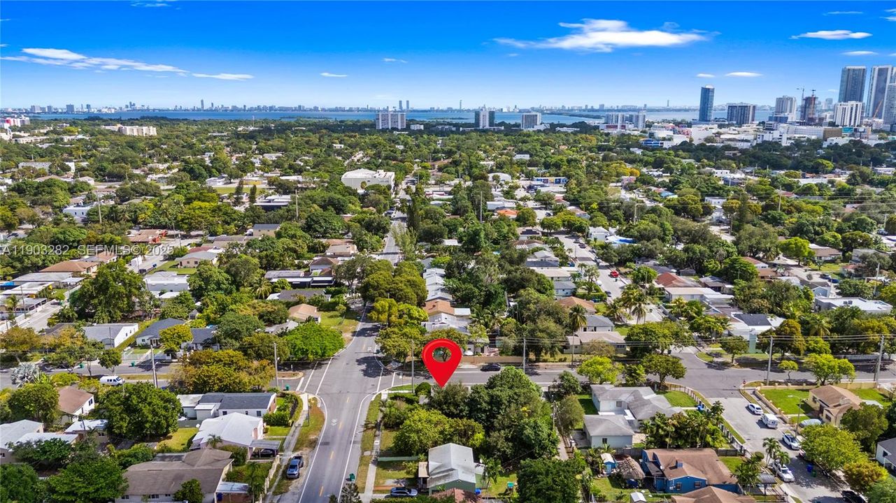 For Sale: $685,000 (2 beds, 1 baths, 1098 Square Feet)