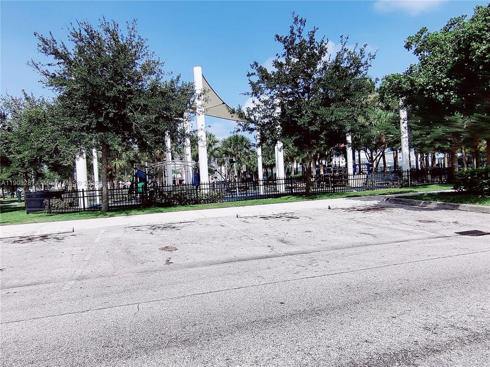 For Rent: $2,240 (2 beds, 1 baths, 656 Square Feet)