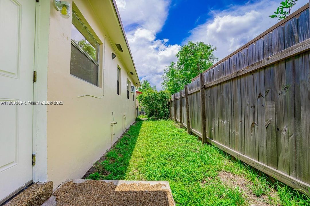 For Rent: $2,240 (2 beds, 1 baths, 656 Square Feet)