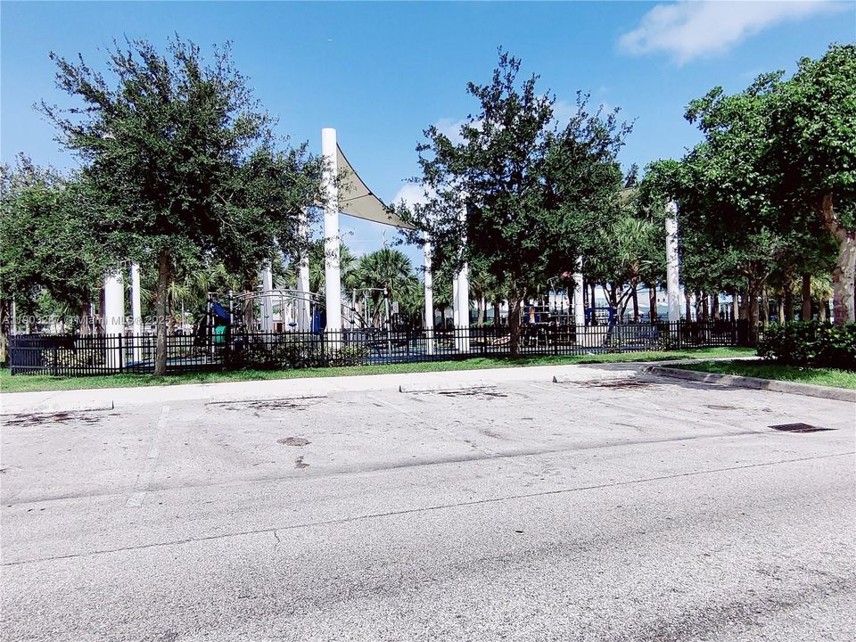 For Rent: $2,240 (2 beds, 1 baths, 656 Square Feet)